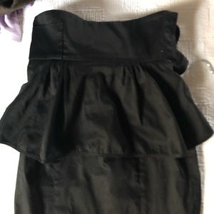 Pencil skirt with ruffle